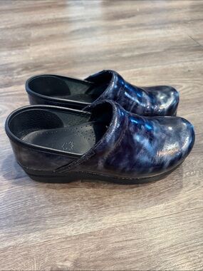 Dansko Marble Blue Professional Clogs Size 38, 7.5